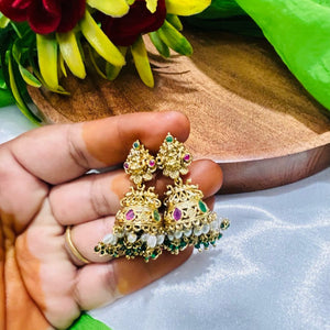 ✨ 1. Traditional Lakshmi Jumkas