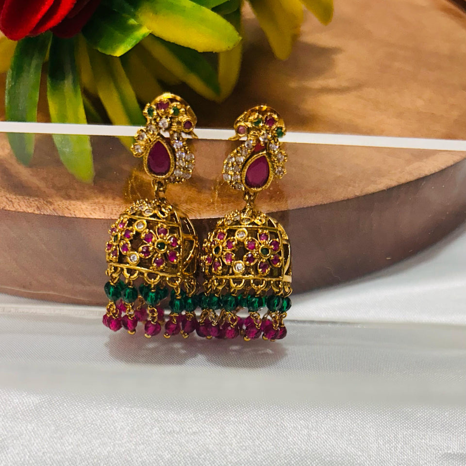 "How to Style Antique Jumkas with Sarees"